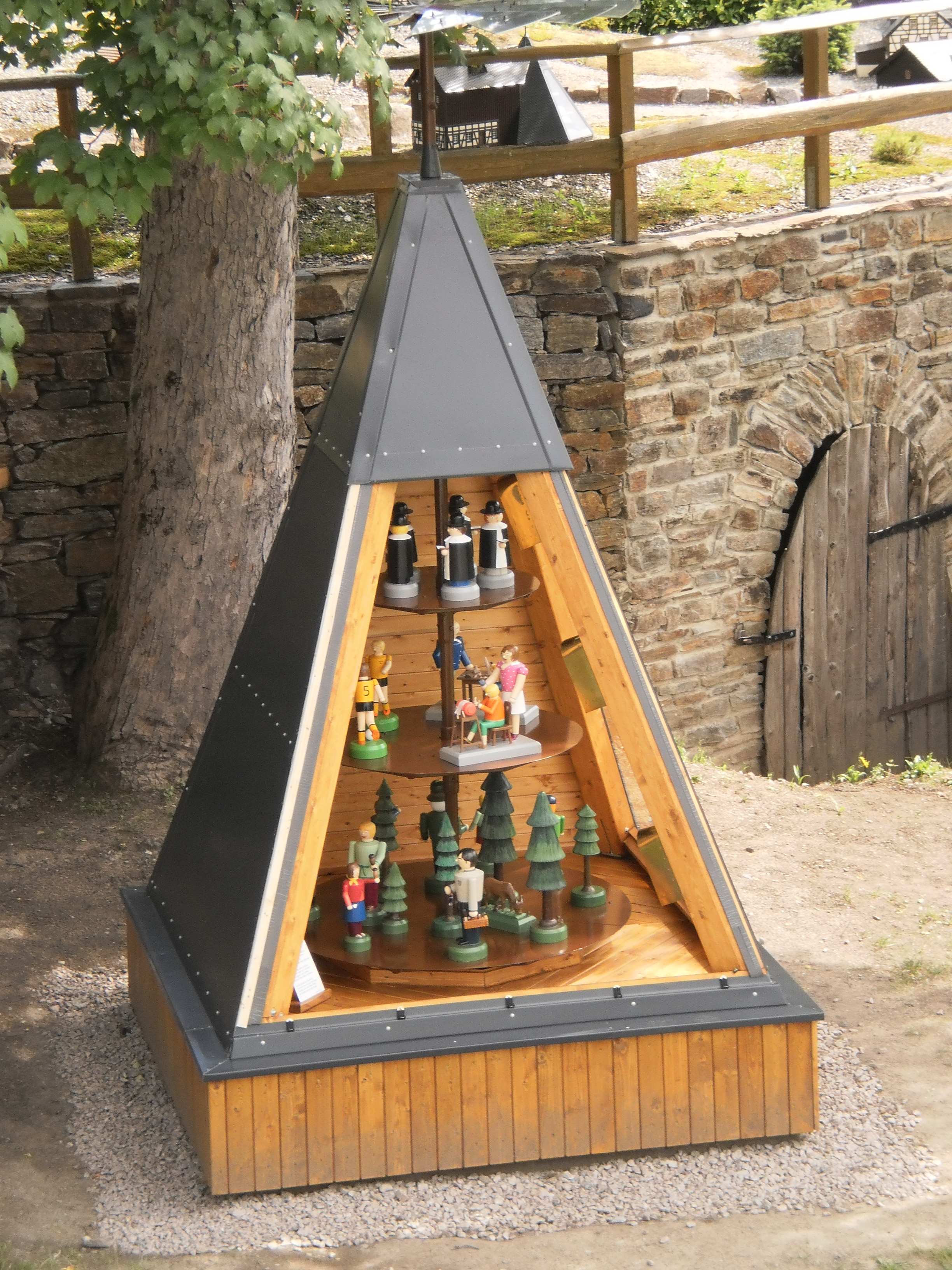 Pyramidevorm Haus.JPG