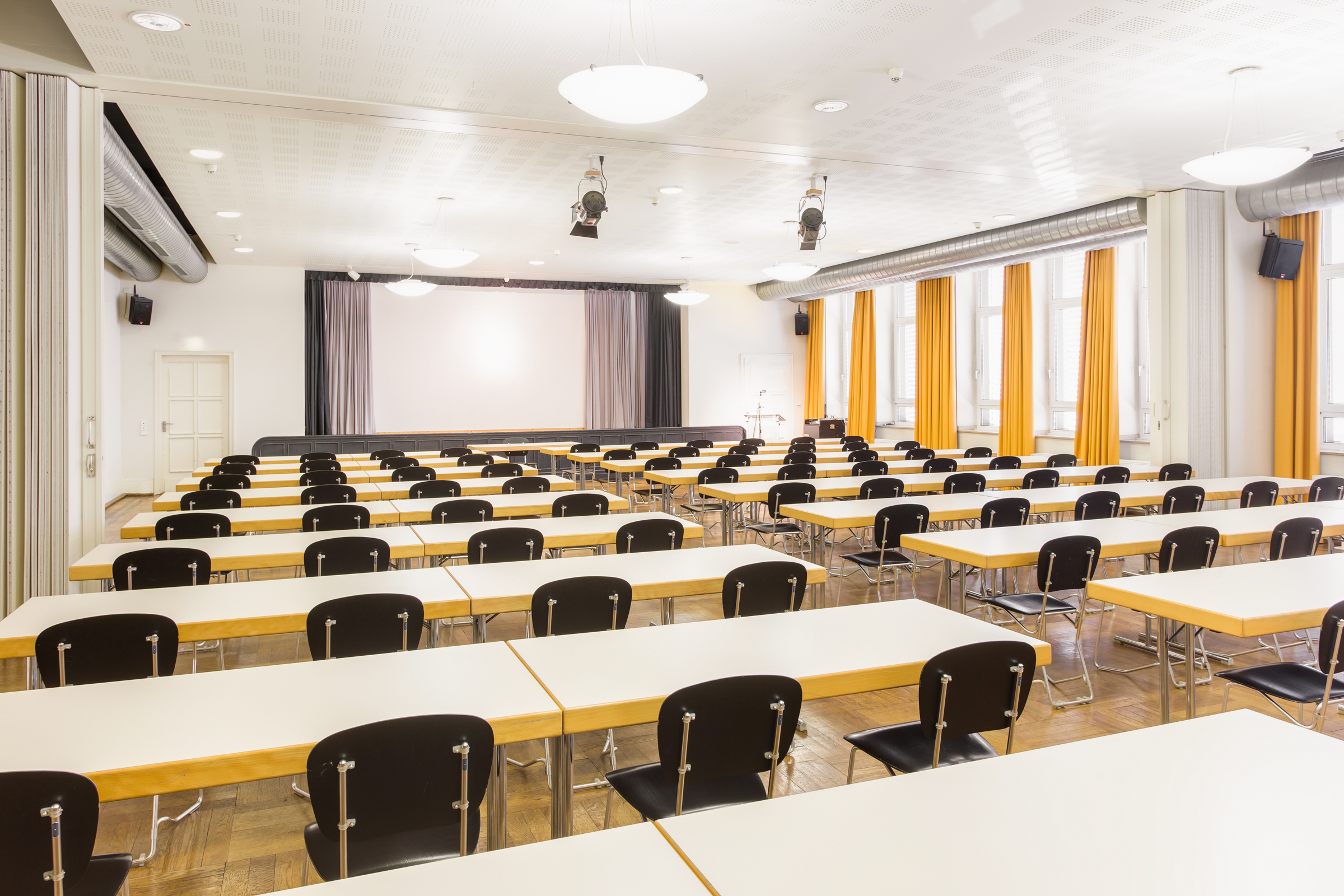 004gastfreunde-cvjm-duesseldorf-hotel-und-tagung-saal-paris.jpg