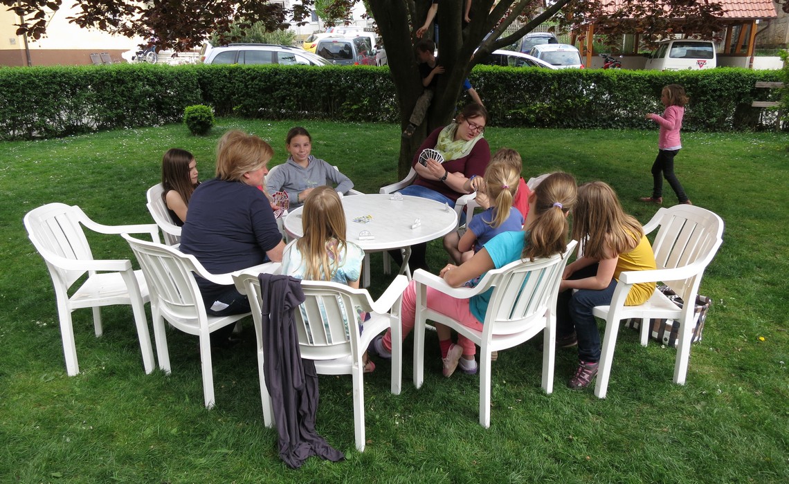 Im Hof unter dem Schatten der Buche