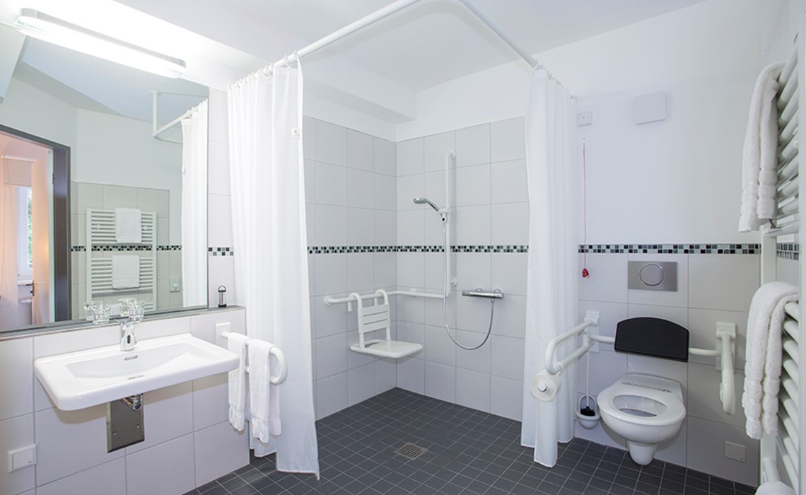 _rollstuhlgerechtes Bad.jpg