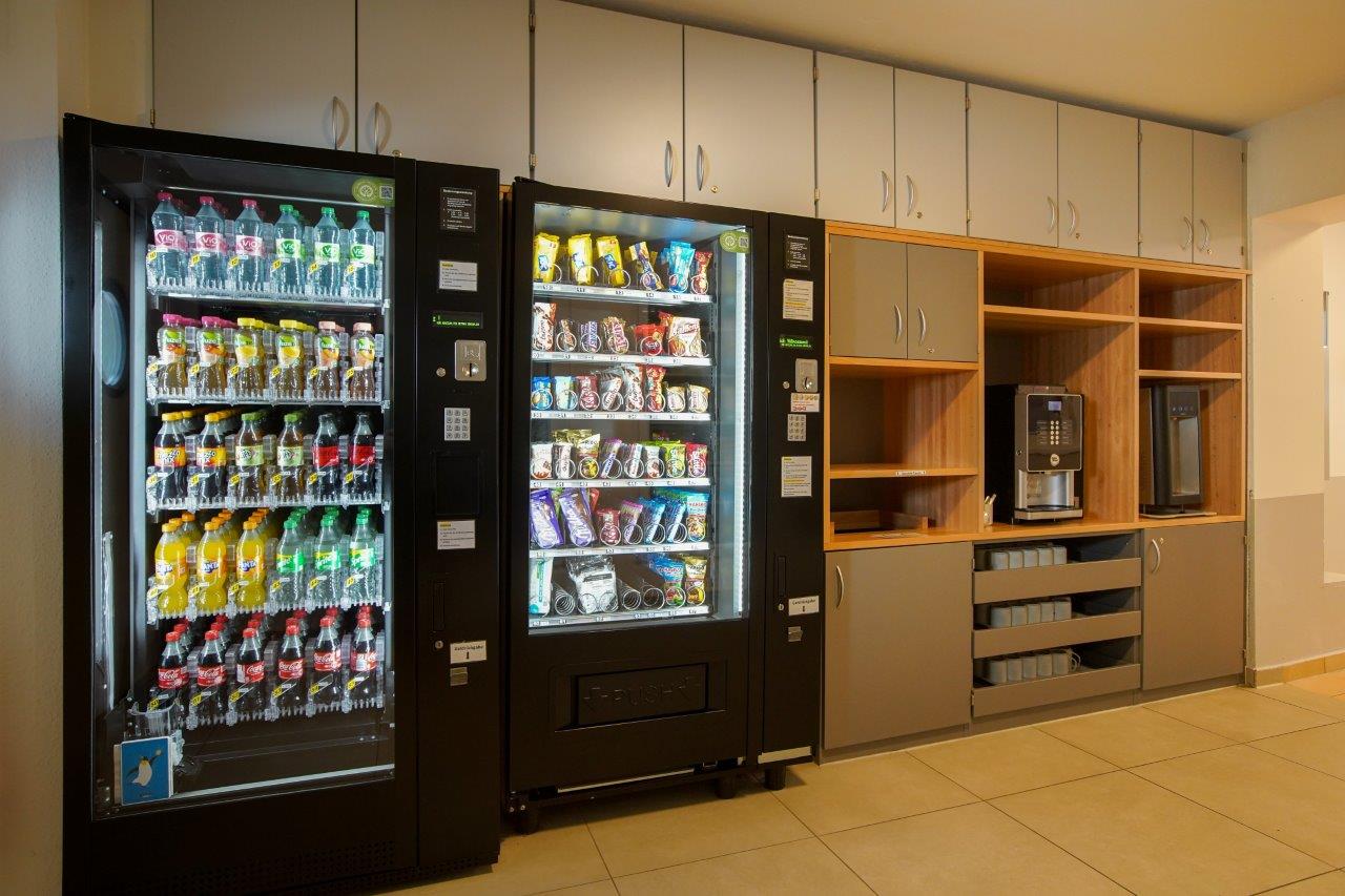 Kaltgetränke und Süßigkeiten.jpg