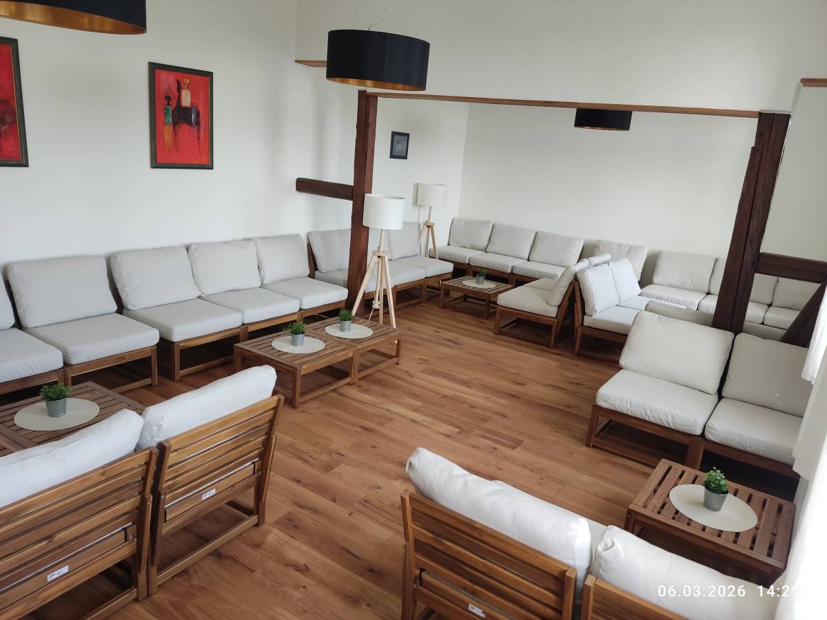 großes Wohnzimmer 2.jpg