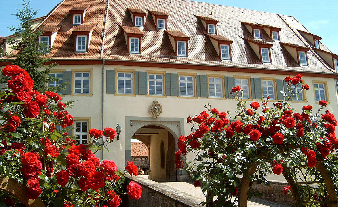 cvjm-gastfreunde-cvjm-lebenshaus-schloss-unteroewisheim-bild-1.jpg